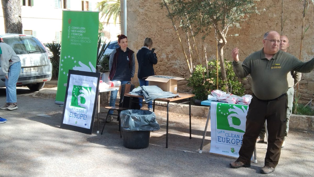 ⛰ Avui, #diainternacionaldelsboscos, hem participat en 3 activitats de neteja organitzades per <a href="/piacaib/">PIA</a> amb alumnes d'escoles de Mallorca, Menorca i Eivissa. En total, hem llevat més de 800 kgs de residus. L'educació ambiental és fonamental per formar ciutadans responsables