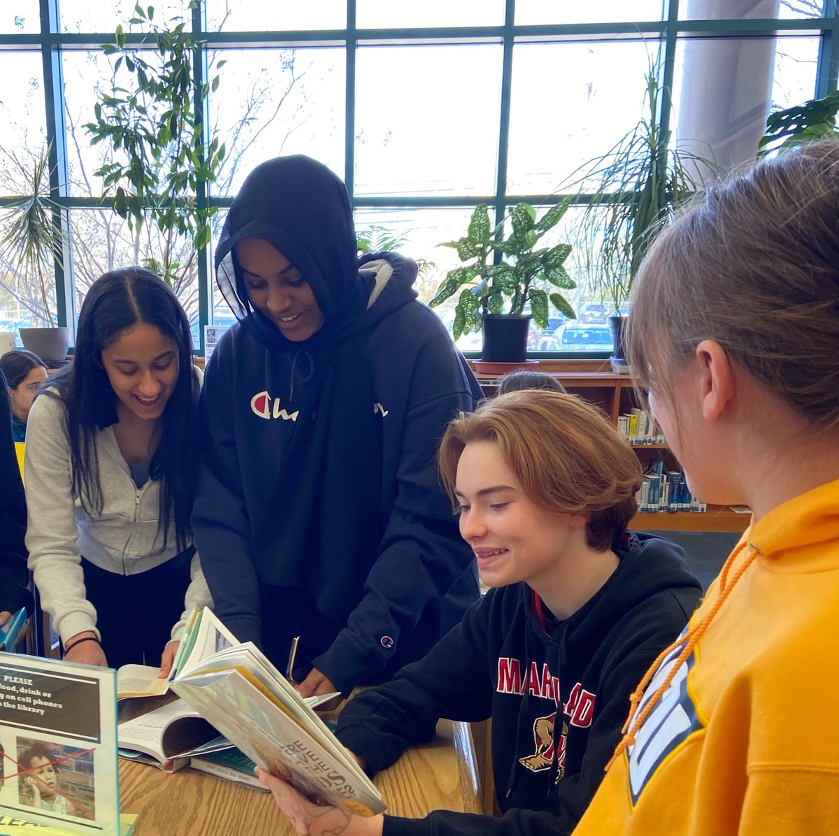 ChantillyHSLib's tweet image. Ms. J’s class explores books with nature/environment themes #chantillyreads