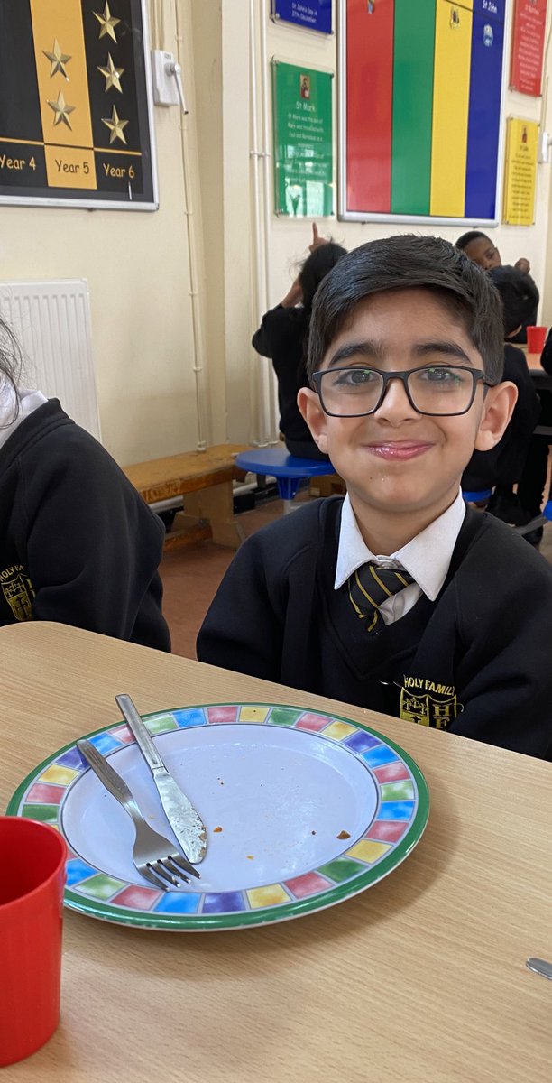 HolyFamilyYear2's tweet photo. Demonstrating how we are #livingsimply by having clean plates and turning off the lights. No waste will help our common home. @CAFOD #livesimplybrum #livesimplyhfb10 🙏🏽🌎 https://t.co/uXmM1MrXEV