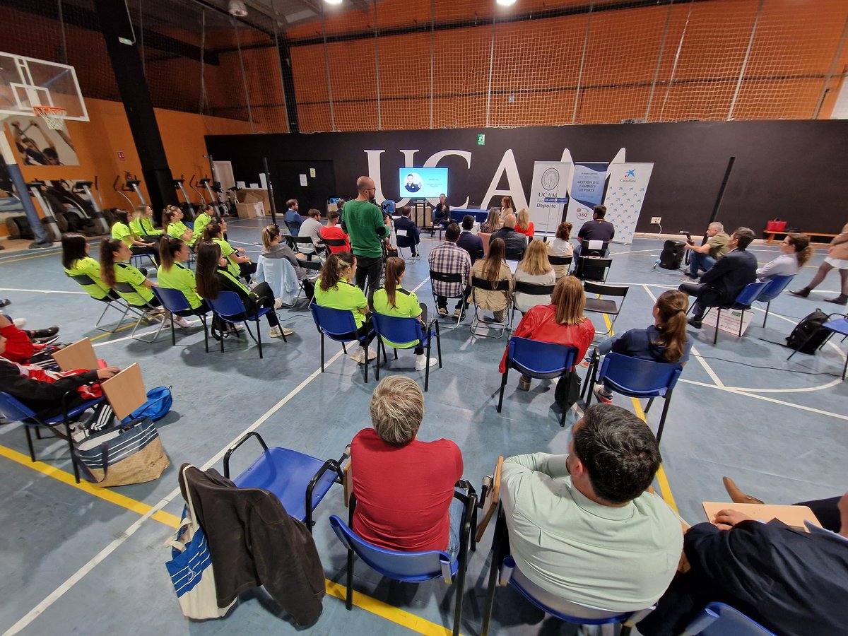 UCAM Universidad (@ucam) on Twitter photo 📸 <a href="/VirginiiiaTr/">Virginia Torrecilla</a> explica en el Foro @Decyde360 su experiencia personal tras superar un tumor cerebral
✅️ <a href="/MarinAzucena/">Azucena Marín</a> la acompaña en la conversación en <a href="/UCAMSportCenter/">UCAM Sports Center</a> 📸 <a href="/VirginiiiaTr/">Virginia Torrecilla</a> explica en el Foro @Decyde360 su experiencia personal tras superar un tumor cerebral
✅️ <a href="/MarinAzucena/">Azucena Marín</a> la acompaña en la conversación en <a href="/UCAMSportCenter/">UCAM Sports Center</a>