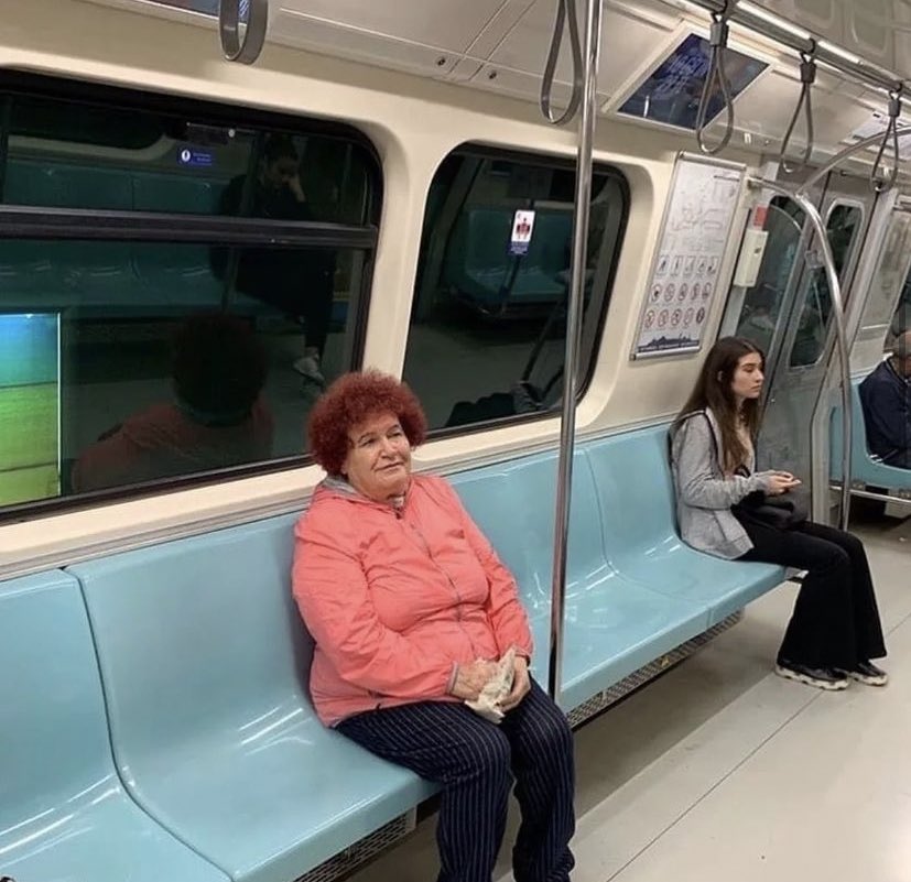 Metro’da Halk Star’ı ❤️ #seldabağcan