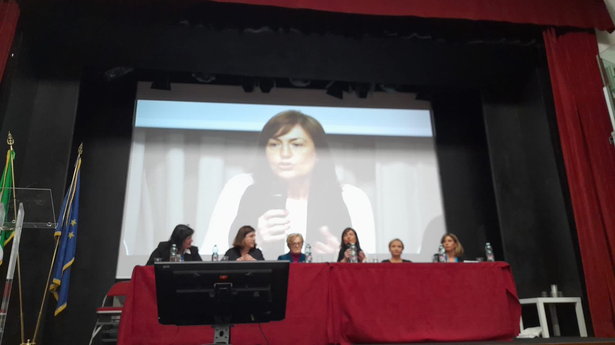 renatapolverini's tweet photo. Ora a #Roma #centrocongressiromaeventi Via Alibert #PiazzadiSpagna #Cnoas #assistentisociali Partecipo al dibattito sulla #povertà https://t.co/hBmkb76S71