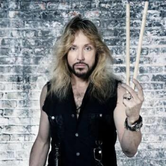 DTRadioDJ's tweet image. Happy birthday Robert Sweet!

#RobertSweet #Stryper