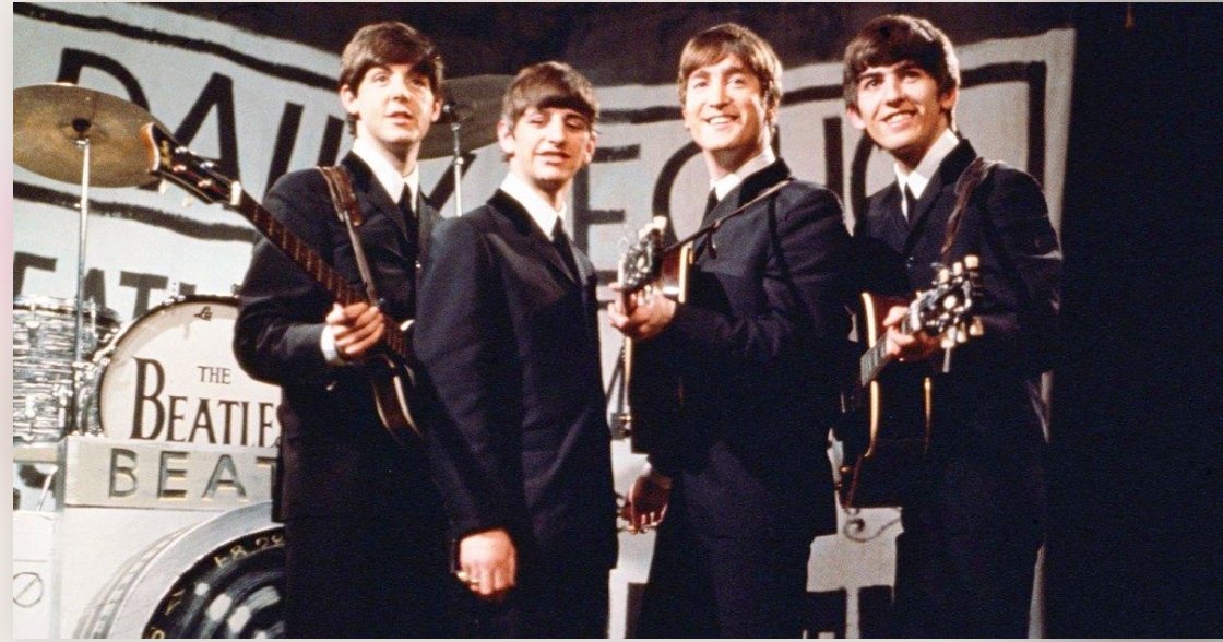 Studios3m's tweet photo. Who has sold more albums worldwide: The Beatles or Michael Jackson (with all his posthumous releases)?
According to Statista, as of August 2022, these are the 10 biggest selling artists worldwide starting with the fewest:

Pink Floyd - 75 million

AC/DC - 75 million

Elton Joh... https://t.co/CuWVB5THD1