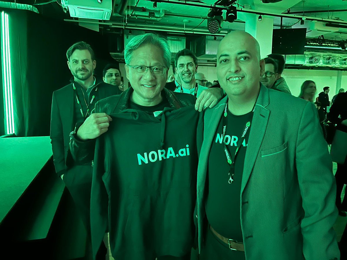 kl4sp's tweet image. I dag og i morgen deltar jeg på #DataDay2023. Interessante fremtidsvisjoner fra NVIDIAs Carlo Ruiz og Microsofts Jon Jahren. Snart er det Jensen Huang på storskjerm (bilde av JH med med en flott genser er fra en tidligere anledning 😊). Men først debatt! 
dataday.no