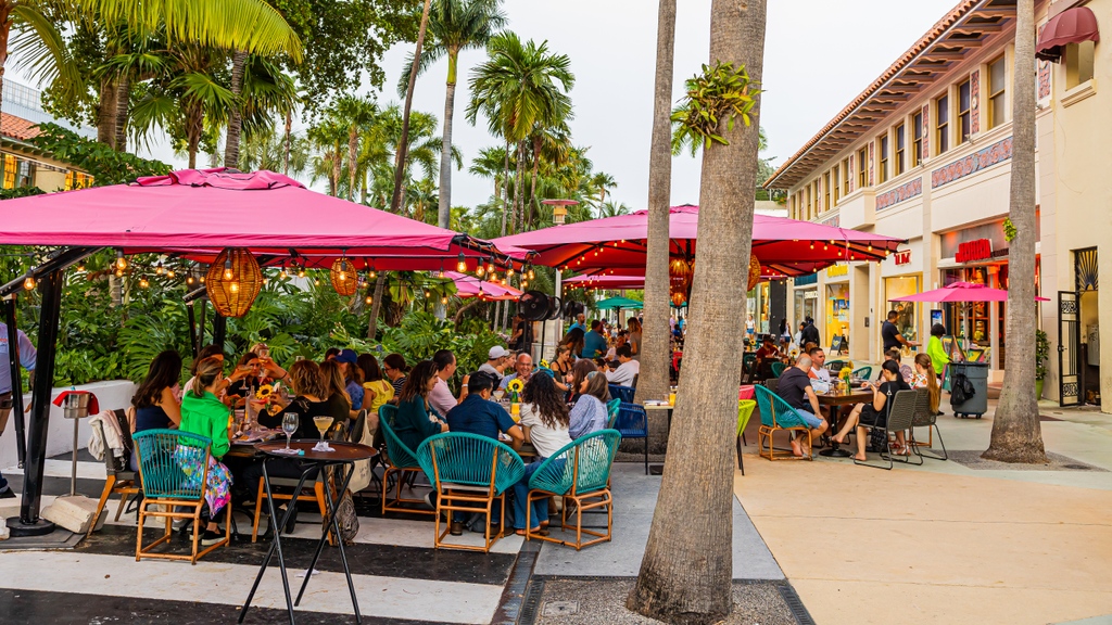 ohmtacoshop's tweet photo. Beautiful day @onlincolnrd! ☀️🌴 who is visiting us today to enjoy the best #tacotuesday in town? #LaCerveMiami #LincolRoad #MiamiBeach https://t.co/2ZRoElSA6m