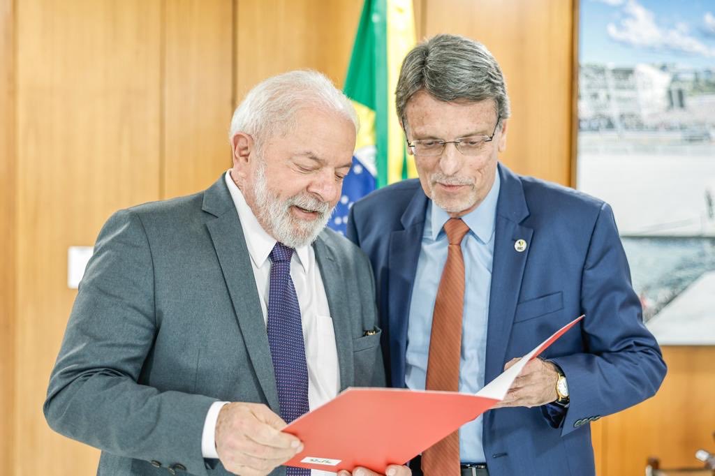 heliomdoyle's tweet photo. Informei ao presidente ⁦@LulaOficial⁩ que a ⁦@ebcnarede⁩ está negociando acordos de cooperação com meios de comunicação pública e governamental da China, de Portugal e da Argentina. Outros acordos virão. https://t.co/WV0upl1OoY