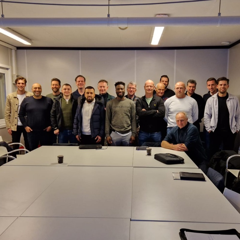 TweHerAcademie's tweet photo. 🎓 Twintig scouts uit de regio rondden onlangs de cursus 𝗛𝗲𝗿𝗸𝗲𝗻𝗻𝗲𝗻 𝘃𝗮𝗻 𝗣𝗼𝘁𝗲𝗻𝘁𝗶𝗲 met succes af! 

Deze cursus is een van de gezamenlijke initiatieven tussen de Academie en @NMCBright.

#vanenvoorderegio