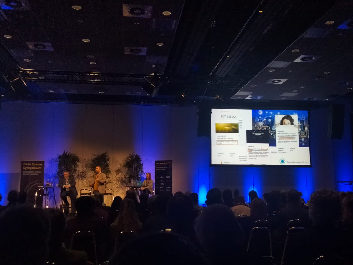 EuHubs4's tweet image. Till Riedl from @KITKarlsruhe now on stage talks about Data Ethics using #EUH4Data data-driven experiments as a use case #dataspacesymposium