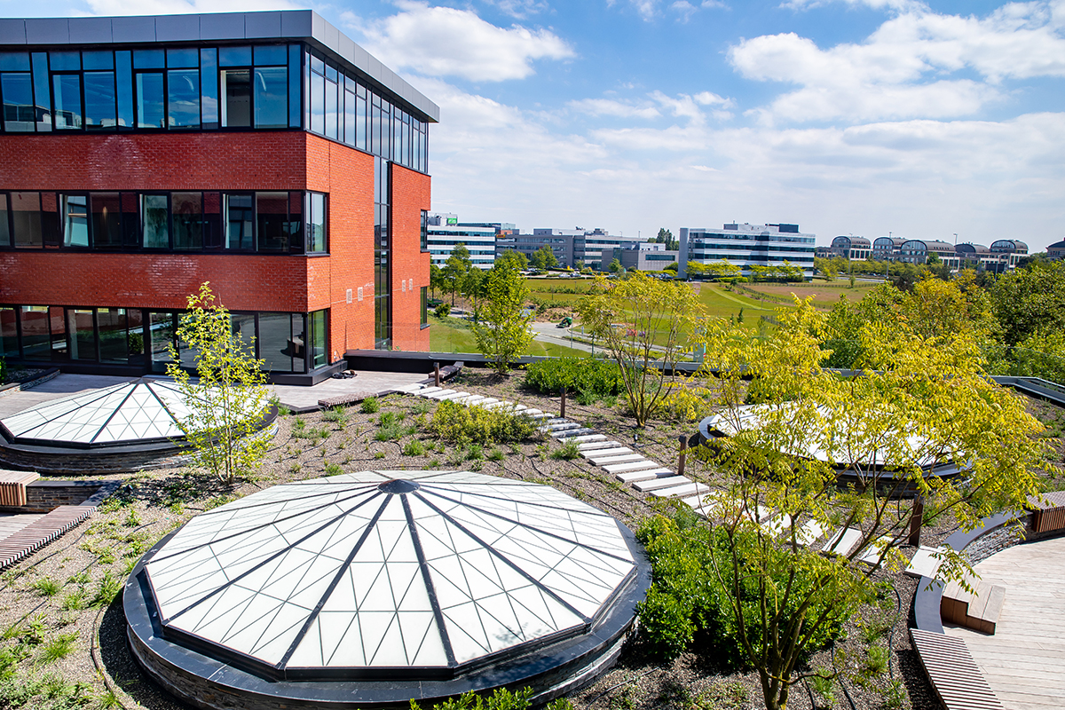 Skylights don’t need to be boring! Adding a custom geo-roof® from Kalwall can spruce up any space and bathe it in diffuse daylight. Learn more about how this application can take your space from ordinary to extraordinary.
kalwall.com/products/skyli…