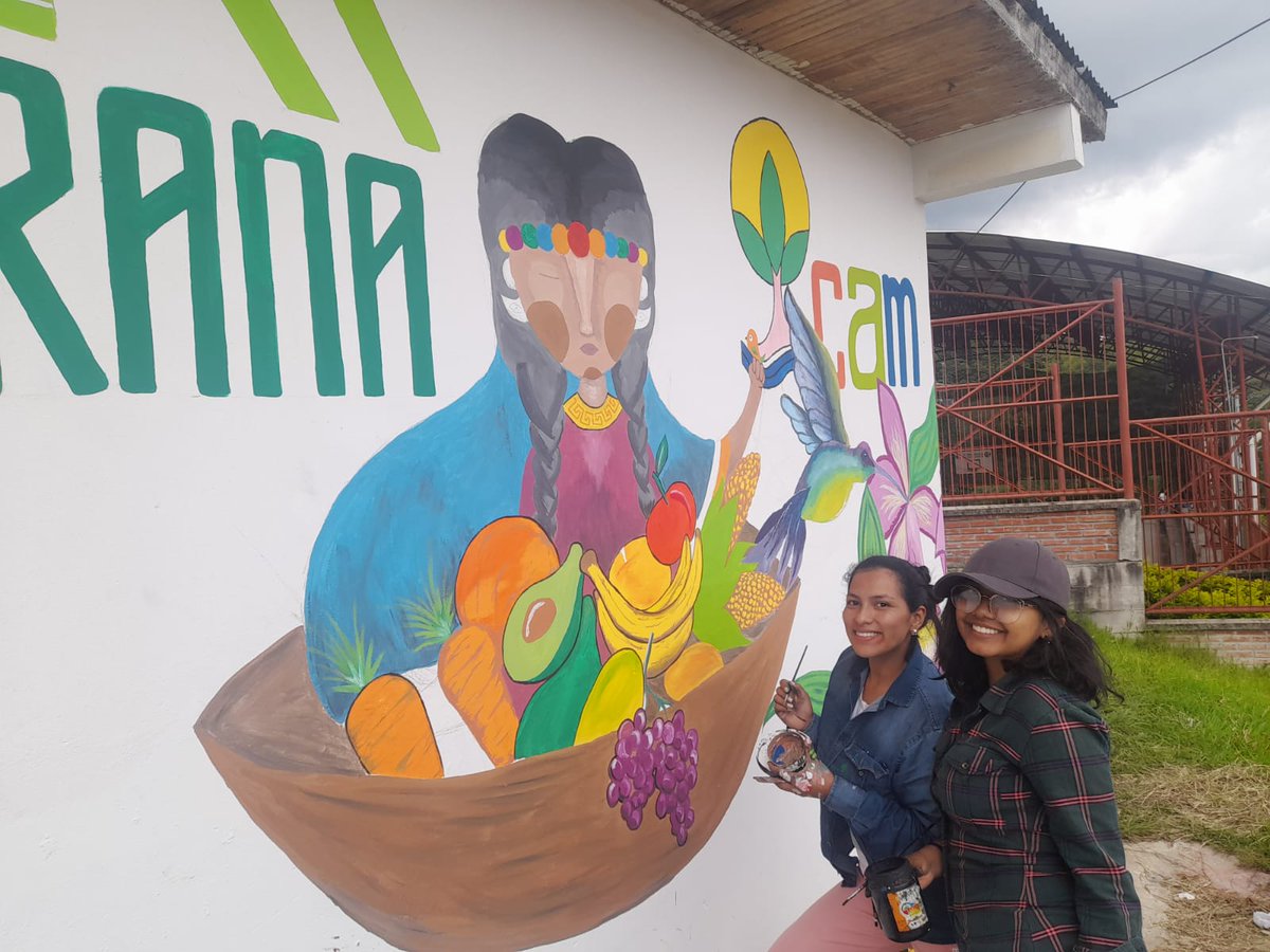 CAMHUILA's tweet photo. En el #DRMI Serranía de Minas 🌳 activamos las actividades artísticas que permiten la promoción de los valores de conservación del área protegida 🦥🐻. Así se realizaron murales ambientales 🎨🖌️en las instituciones Educativas 📚 Rica Brisa de #Tarqui y El Uvital de #El_Pital. https://t.co/acBp7oa3gy