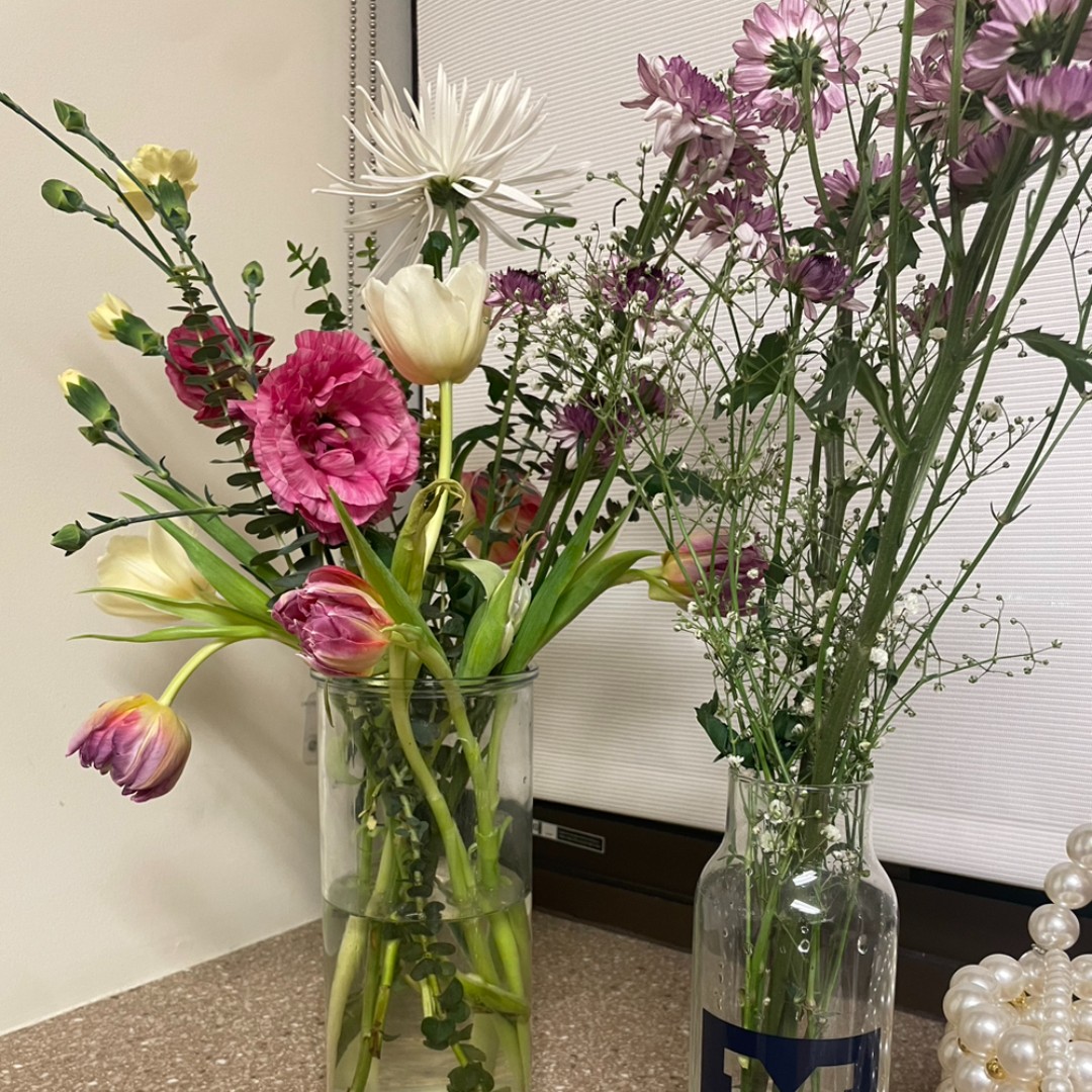 umichmcsp's tweet photo. Pictures from last week's Wellness Wednesday 🌷Students practiced spiritual wellness by making personal flower bouquets and their own aromatherapy 😌 

Thank you to the student leaders who made this possible! https://t.co/twTBErO5vZ