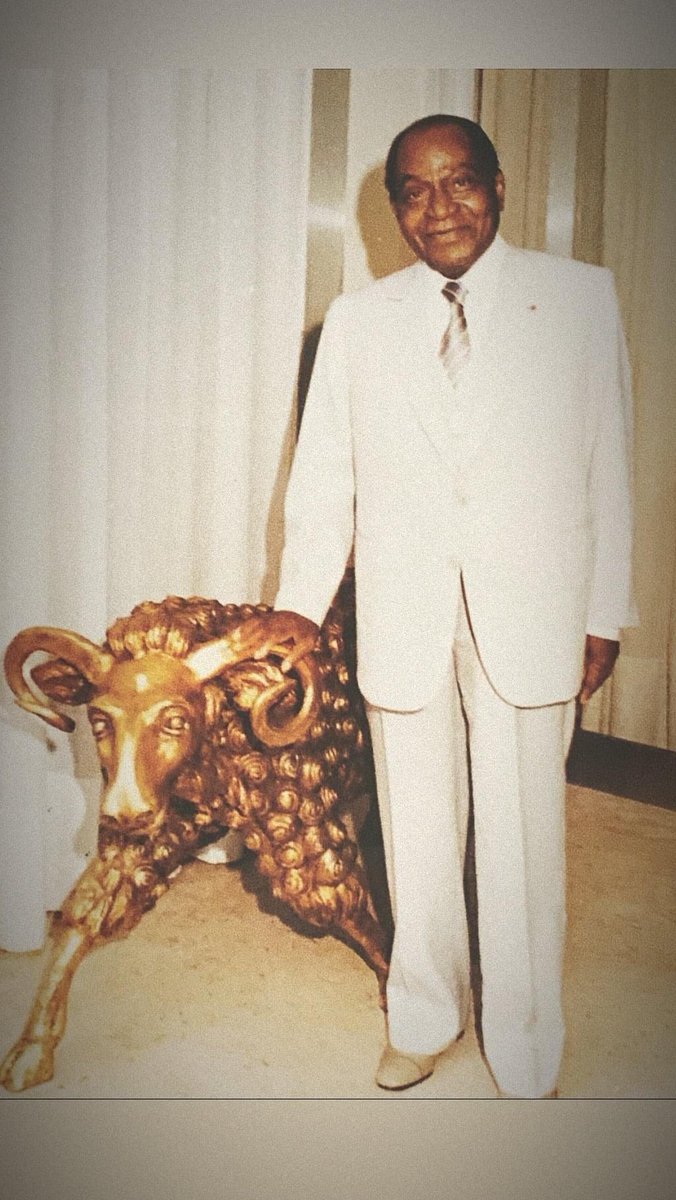 Prom_Ivoire's tweet photo. “L’homme qui a faim n’est pas un homme libre.  Celui qui est écrasé par les préoccupations  matérielles n’a ni la volonté, ni la force, ni le courage de s’élever au-dessus des contingences immédiates et de se conduire en être pensant”.

Félix Houphouet Boigny, père fondateur 🇨🇮 https://t.co/dp0AkTsRlN