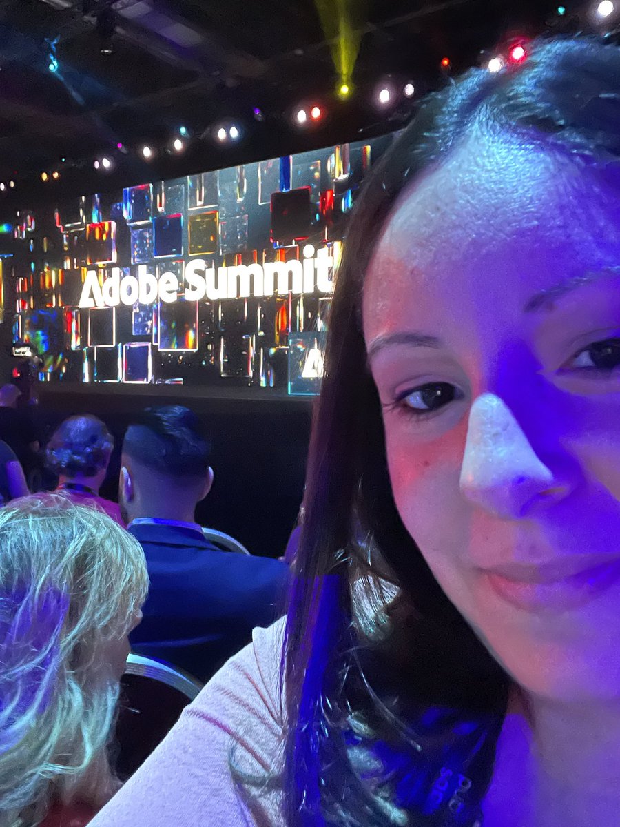 _TanyaLord_'s tweet photo. First time at the #AdobeSummit. Got a decent seat for the Opening Keynote. Ready to see what this event is all about! https://t.co/EgzFpViwS3