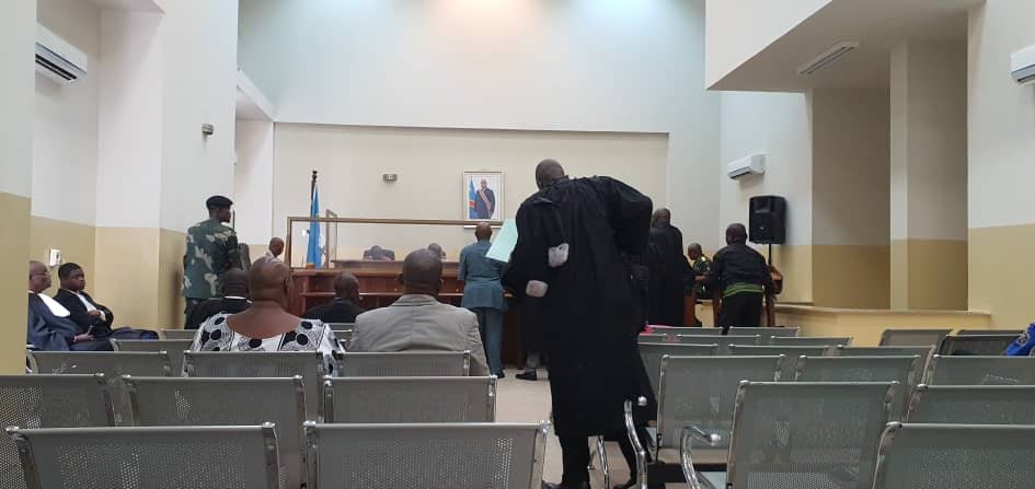 #RDC#Kinshasa 21.03.2023 : Début hier du procès opposant l'Auditeur Général des FARDC (Ministère public) au Général Lombe Emmanuel (FARDC) et le Général Vumilia Gilbert (Commissaire Divisionnaire Adjoint/PNC) devant la Haute Cour Militaire. Les prévenus sont poursuivis, ...[1/3]
