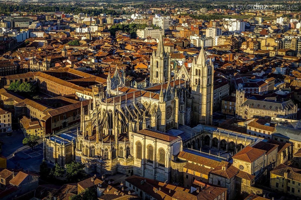 Santa María de Regla de León Cathedral
León, Spain

The 3rd Cathedral on the site, located on the Way of St James (Camino de Santiago)
Construction of the began c1205 and was not fully completed until c1450
#Cathedral #Gothic #Catholic #Leon #Spain #WayofStJames #CaminodeSantiago