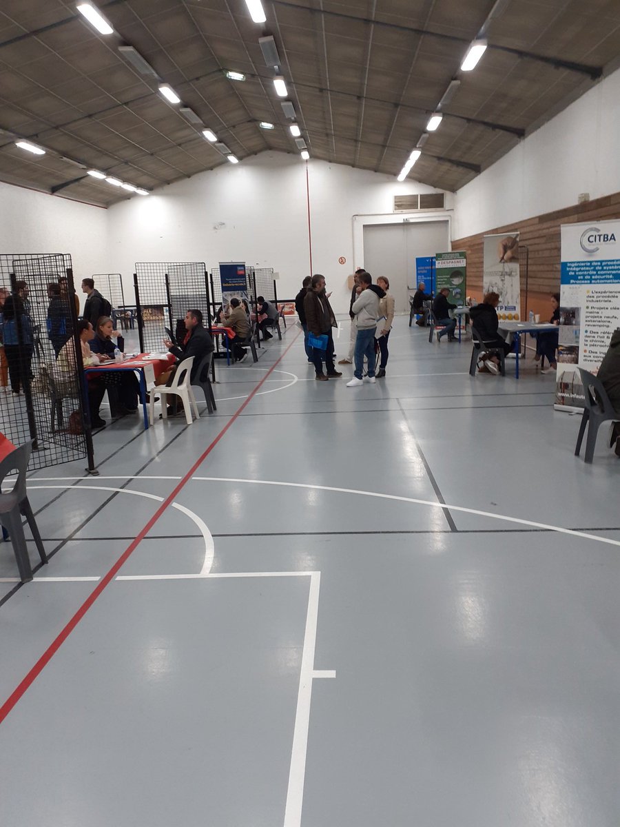 jmichel_cachez's tweet photo. Ce matin #jobdating à Montardon. Les 30 ex-salariés d'une entreprise de télécom ont valorisé leurs #compétences auprès des recruteurs de divers secteurs. 
#TousMobilisés pour les  #recrutements @poleemploi_NA Pau_JZ  #CSP 
Grand merci à la #CC_Luys_en_Bearn pour son accueil. https://t.co/roz2QXPi8J