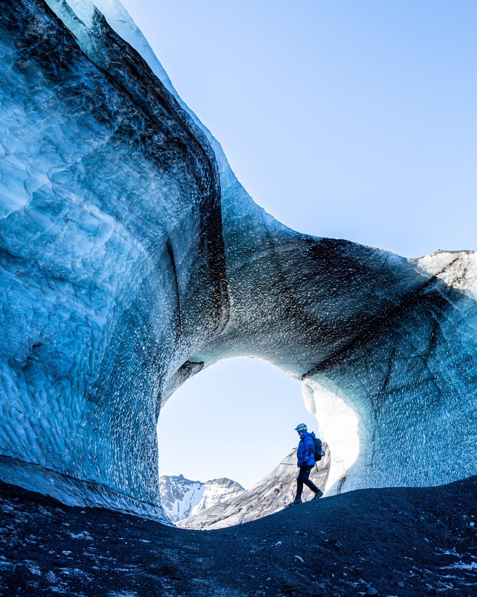 Ice-caves, have you seen them yet?
#Iceland #Icecave #traveltoiceland 
@Katlatrack @Siggi_Litli