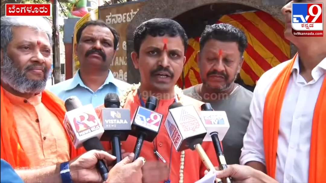 HJSKarnataka's tweet photo. Boycott Halal certified products and celebrate 'Halal free Ugadi'

Campaign by @HinduJagrutiOrg and Hindu organisations in Bengaluru

🎥 @tv9kannada News Report :
https://t.co/oc5HUxRuQa

Join the campaign against Halal 
📲 7204082609

#Halal_Free_Yugadi
#BoycottHalalProducts https://t.co/QoYBzj4fFO
