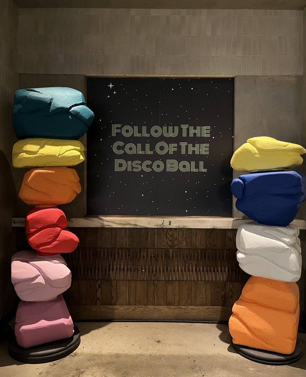 EventDojo's tweet image. We love a good themed night! The Desert Disco closing party at our client's event in Las Vegas did not disappoint! 🕺🌵

#eventdojo #eventplanner #eventdesign