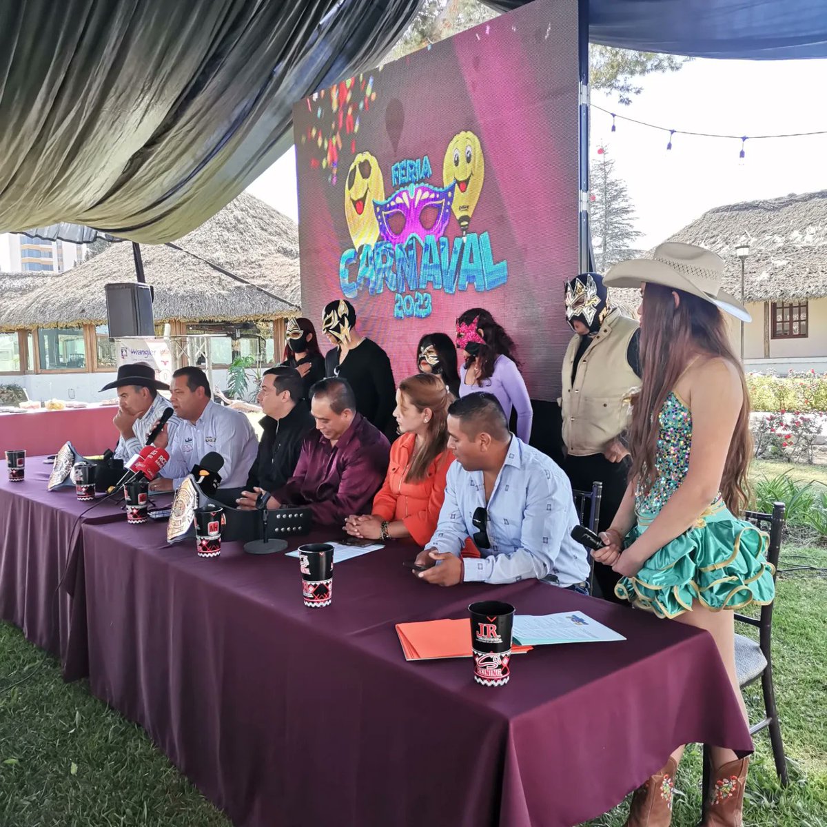 PeterPunkTv's tweet photo. Feria Carnaval #Saltillo 2023

Contará con un gran elenco...
💠 Los Huracanes del Norte 
💠 Grupo Cañaveral 
💠 Los Socios del Ritmo 
💠 Sonora Santanera de Carlos Colorado 
💠 Codiciado 
💠 LIRANROLL OFICIAL 
💠 Alta Consigna 
💠 Los Hijos De Barron

#feriacarnaval #peterpunktv https://t.co/T2qWuO9EpE