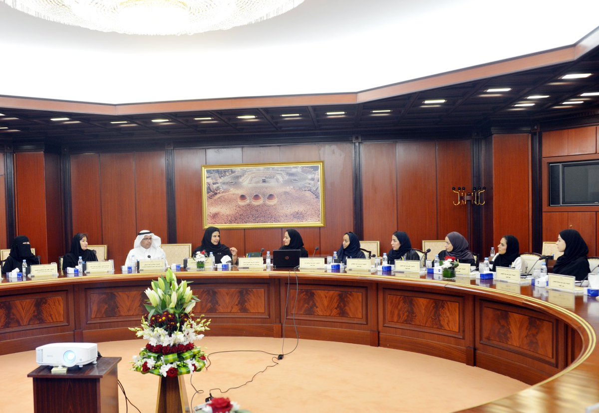 معالي مساعد رئيس #مجلس_الشورى د.حنان بنت عبدالرحيم الأحمدي تلتقي في مقر المجلس بالرياض اليوم، وفد لجنة المرأة بمجلس شؤون الأسرة برئاسة رئيسة اللجنة د. لانا بنت حسن بن سعيد.