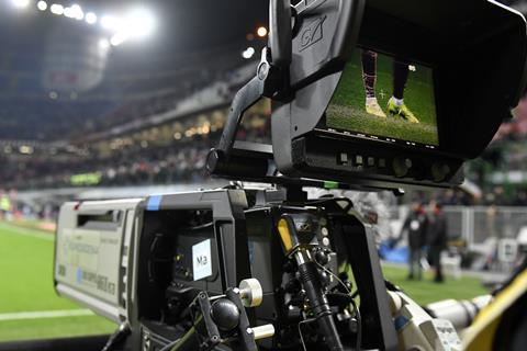 Radio2000_ZA's tweet photo. 📻 It's #GameTimeOn2000 with @MotshidisiM📻
⏲️ 18h00 - 19h00
Tonight #RandsAndSense and we look into sport production
��️ Tatjana Schoenmaker joins us to chat #SASportsAwards
🗣️ Orapeleng Lebethe - @SABC_Sport Production Manager joins us to chat the world of sport production. https://t.co/F9iCkoby10