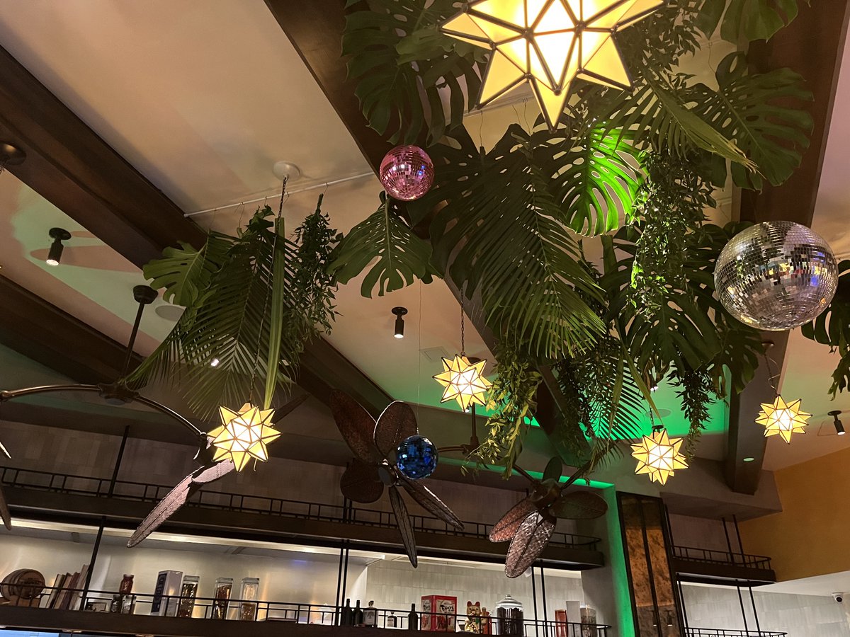 EventDojo's tweet image. We love a good themed night! The Desert Disco closing party at our client's event in Las Vegas did not disappoint! 🕺🌵

#eventdojo #eventplanner #eventdesign