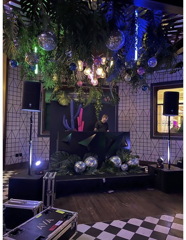 EventDojo's tweet image. We love a good themed night! The Desert Disco closing party at our client's event in Las Vegas did not disappoint! 🕺🌵

#eventdojo #eventplanner #eventdesign