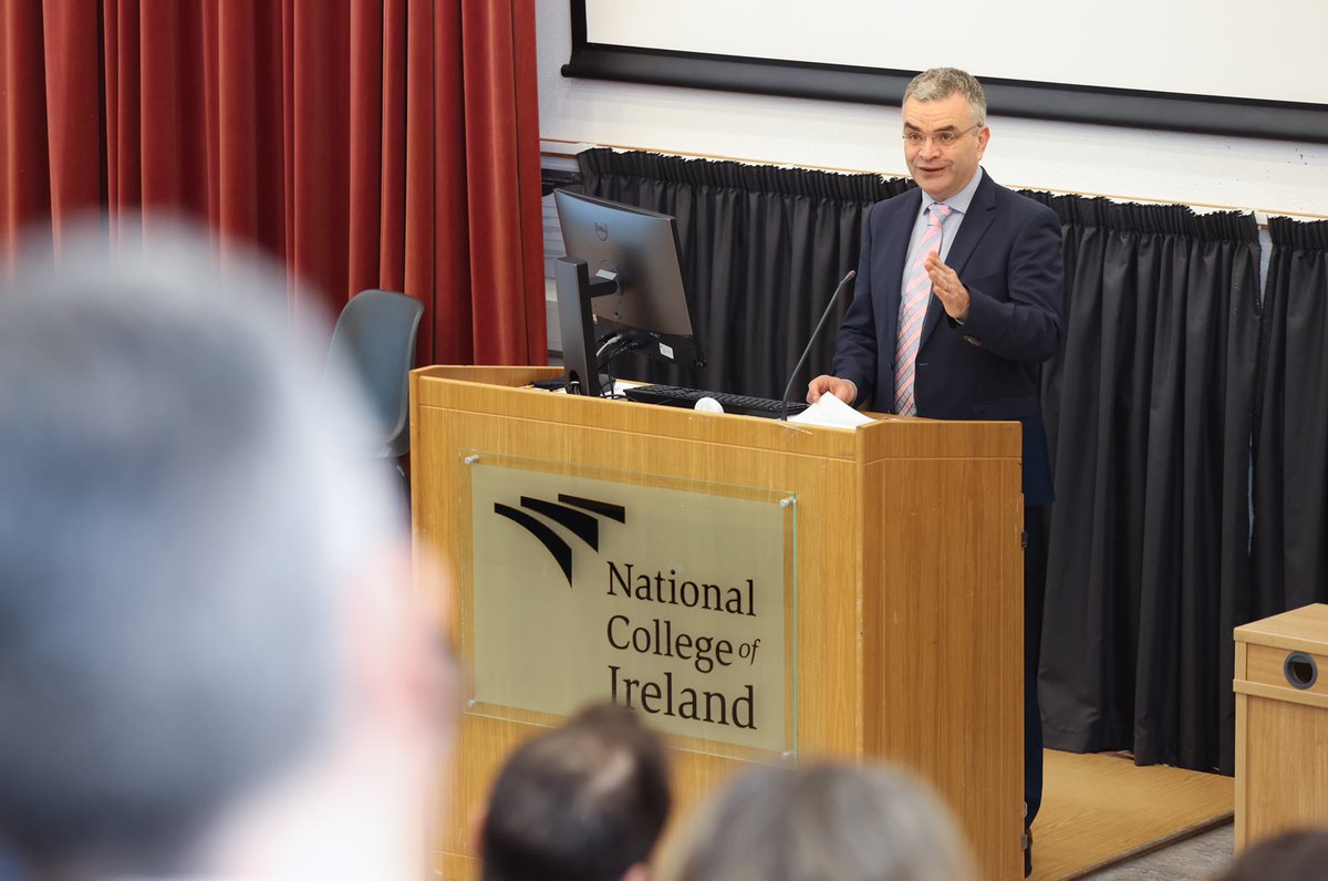 DeptEnterprise's tweet photo. Minister @daracalleary addressed an audience at @NCIRL this morning at the launch of DIGITAL4Business
Minister Calleary highlighted the importance for businesses to embrace digitisation
#d4bEU https://t.co/8h5OmVjF0M
