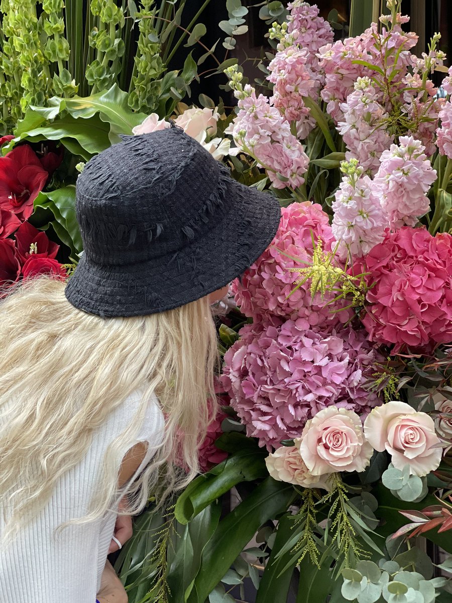 It’s officially Spring! 

Stop and smell the…no, stop and subscribe to Localeur! Your travel plans will bloom like never before!

localeur.com/subscribe