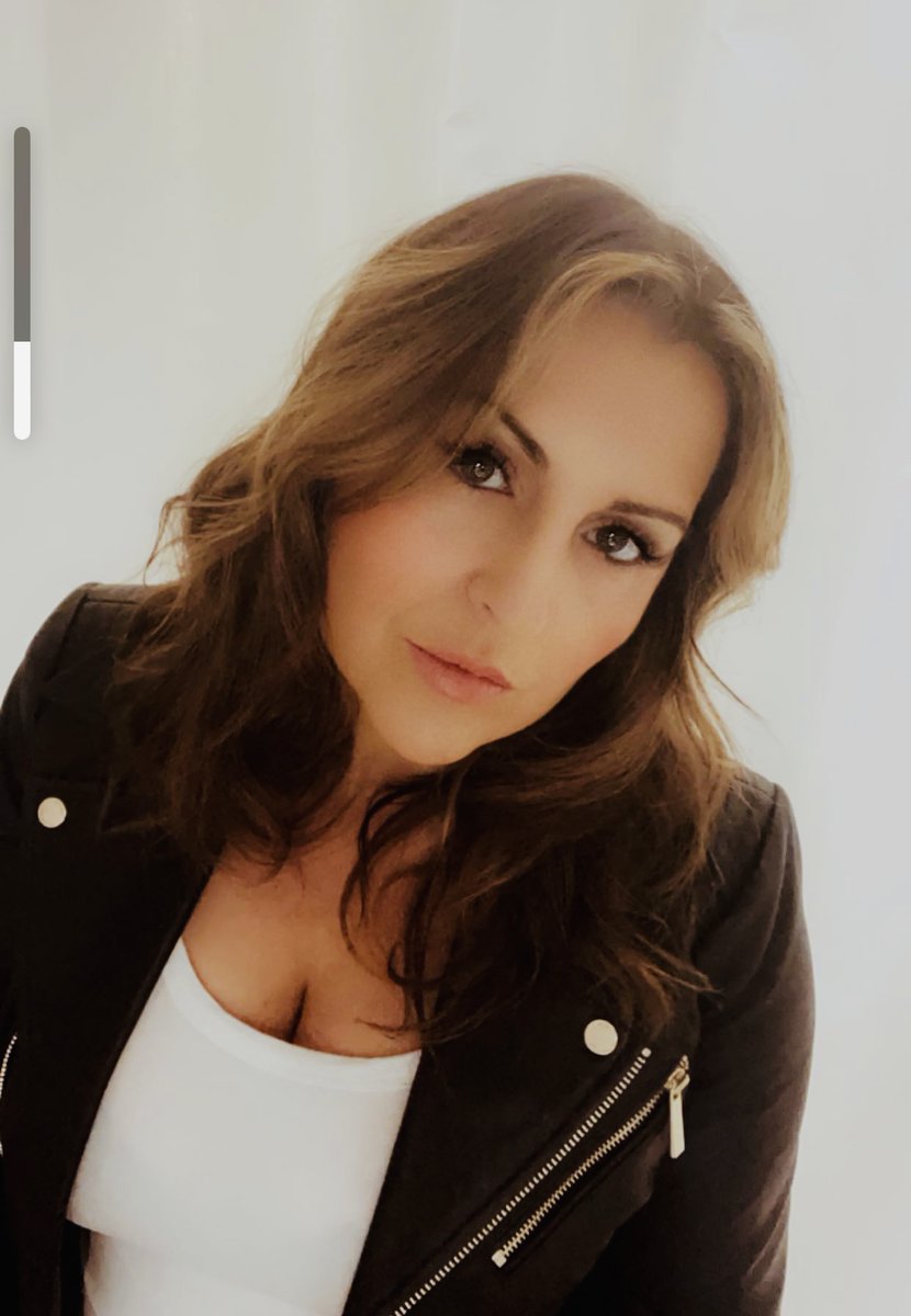 MusicMalissa's tweet photo. Big shout out to @SeanTringRadio for all of your support with my new single ‘Simple’ great to hear it on the show and look forward to hearing our interview air next week #NewSingle #SimplePromo https://t.co/9XYFJSFBz3