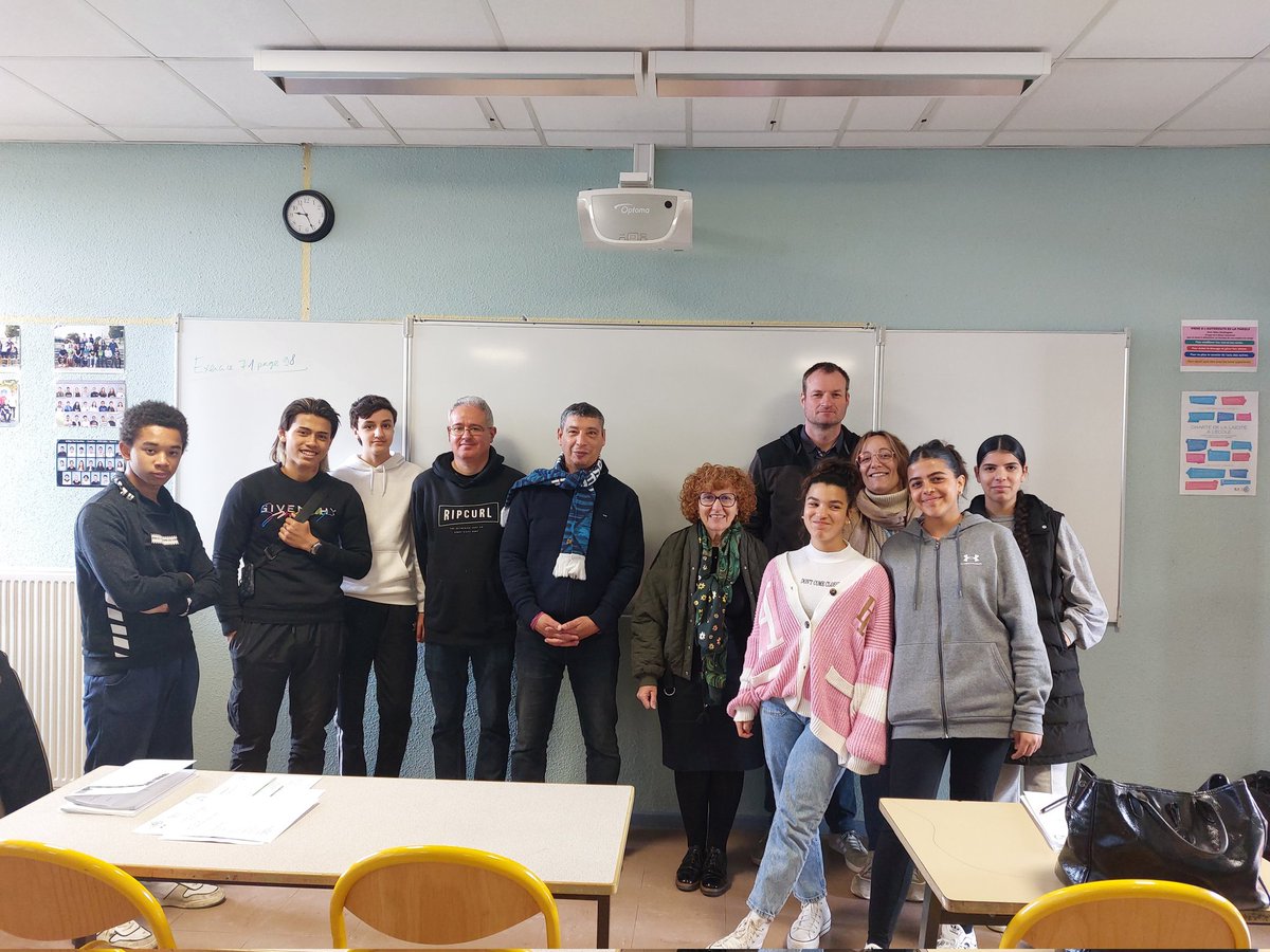 KaciDiha's tweet photo. Préparation aujourd'hui avec 1️⃣0️⃣ collégiens 3è volontaires du #stagecollectif organisé avec @FaceVaucluse.
🎯Objectif:les accompagner dans leur choix professionnel par la découverte de différents #metiers d'entreprises (Enedis,Stef,ASF). @dsden84 @AcAixMarseille #parcoursavenir https://t.co/Up9fvFDvnY