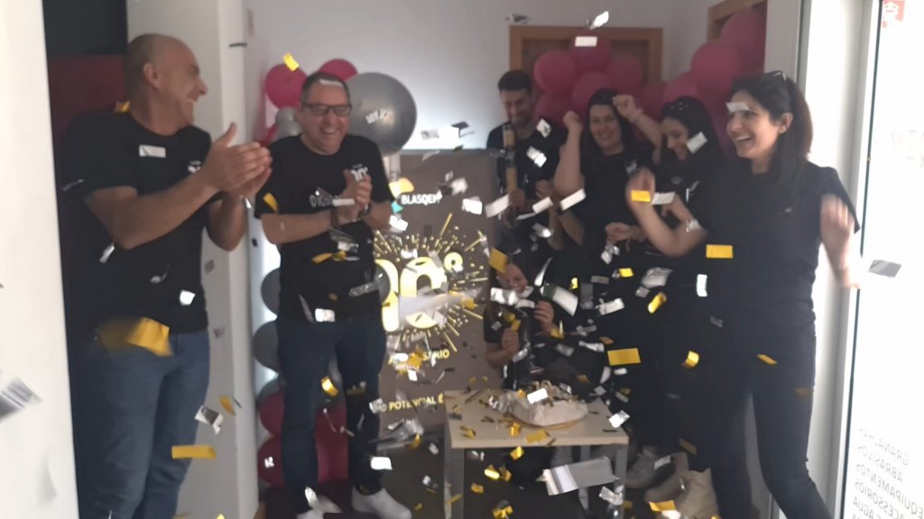 Blasqem's tweet photo. "O trabalho em equipa torna o Sonho realidade!" 🤩

10 anos de história! Parabéns @Blasqem  

#blasqem #aniversario #somosblasqem https://t.co/VTVJaw5D4C