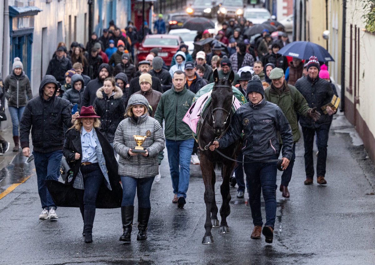 RacingPost's tweet photo. 🏆 2023 Cheltenham Gold Cup winner Galopin Des Champs is paraded through the village of
Leighlinbridge https://t.co/S0aRRG3Agi