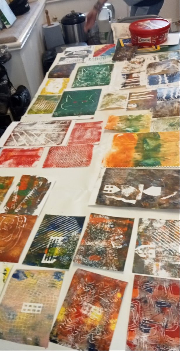 jaminoshdesigns's tweet image. Fabulous print workshop by @carysannehughes  for @thekindbay today, experimental #printing techniques #abstract #confidenceboost #selfesteem   @Evaleonie  print and photography #exhibition of kind bay work November 2033