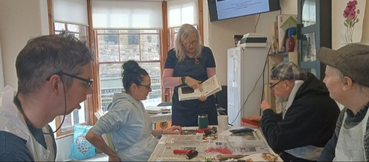 jaminoshdesigns's tweet image. Fabulous print workshop by @carysannehughes  for @thekindbay today, experimental #printing techniques #abstract #confidenceboost #selfesteem   @Evaleonie  print and photography #exhibition of kind bay work November 2033