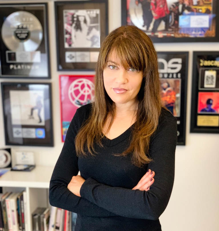 thhmuseum's tweet image. This month, our newsletter digs deep with Hip Hop fashion via @VideoMusicBox, gets into innovations in music publishing thanks to @FaithNewman19 &amp;amp; @ReservoirMedia and we&apos;ve got truly dope #HipHop50 merch. #uhhm #membersgetit 
mailchi.mp/uhhm.org/unive…