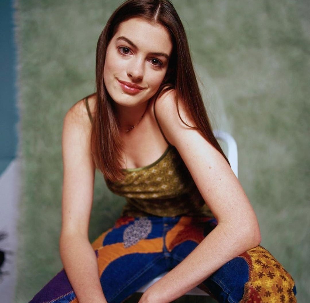 notgwendalupe's tweet image. 90s anne hathaway