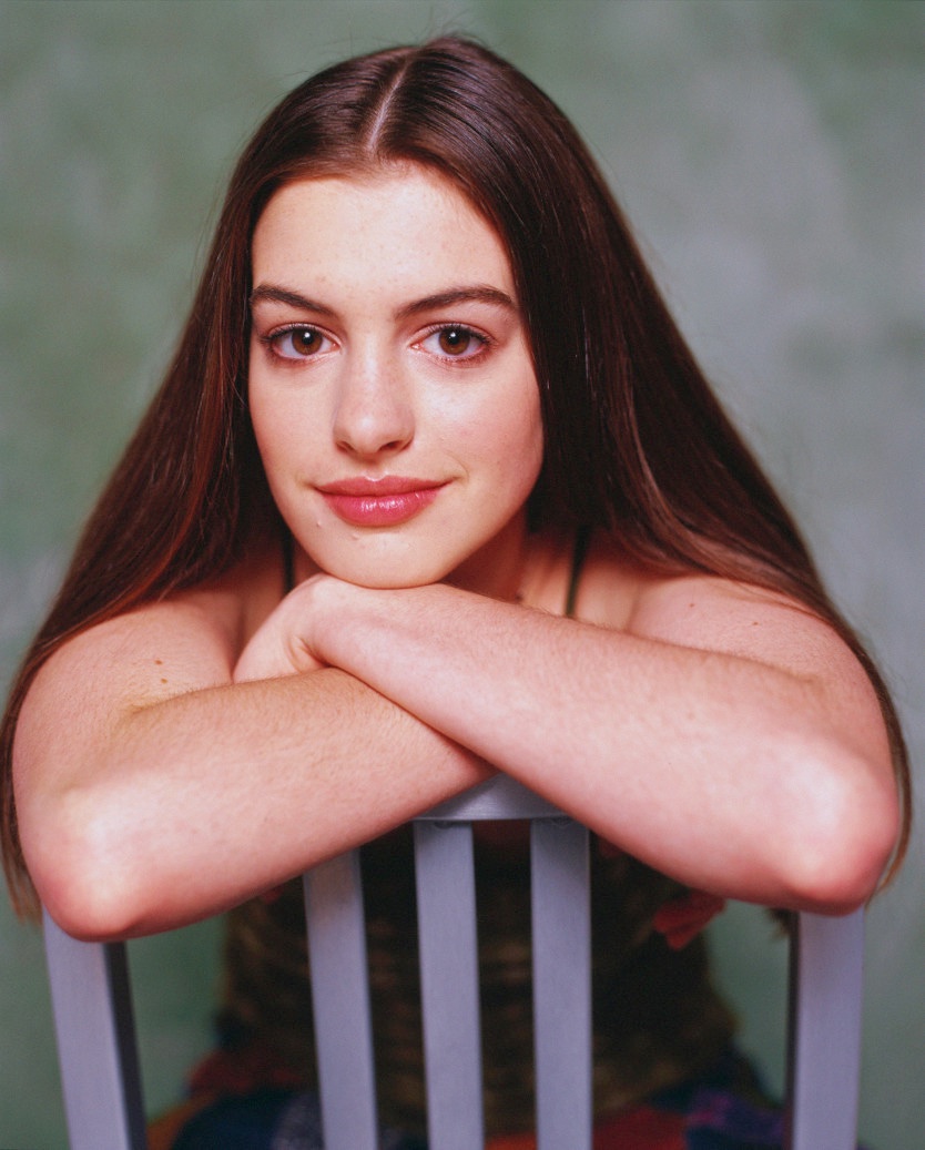 notgwendalupe's tweet image. 90s anne hathaway