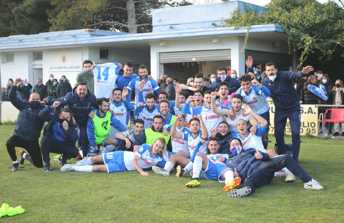Hoy se cumplen 2 años de la clasificación al play off ascenso a 2ª RFEF.

Que recuerdos de esa temporada de la que ya solo están:

•ALFONSO BORBON 
•DIEGO FERNANDEZ
•JORGE REY
•MARTIN NIETO
•JAVIER CARBO

Esta temporada esperamos vivir momentos parecidos.

#VamosmiBelchite