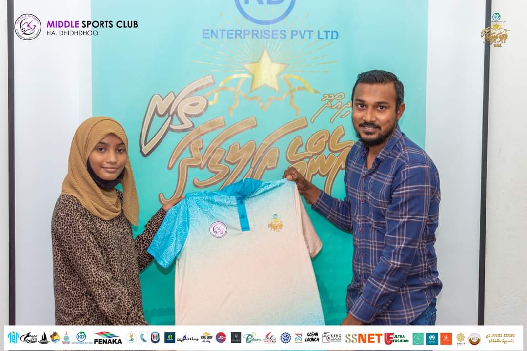middlesc_dhidho's tweet photo. 📸 ކޭޑީ އެންޓަރޕުރައިސަސް ހއ. ދިއްދޫ އެންމެ އަލިގަދަ ތަރި 1444 ޤުރްއާން މުބާރާތުގެ އޮފިޝަލުންގެ ކާޑު އަދި ޓީޝާރޓް ހަވާލުކުރުމުގެ ރަސްމިއްޔާތު https://t.co/I3dL9WzJ0w