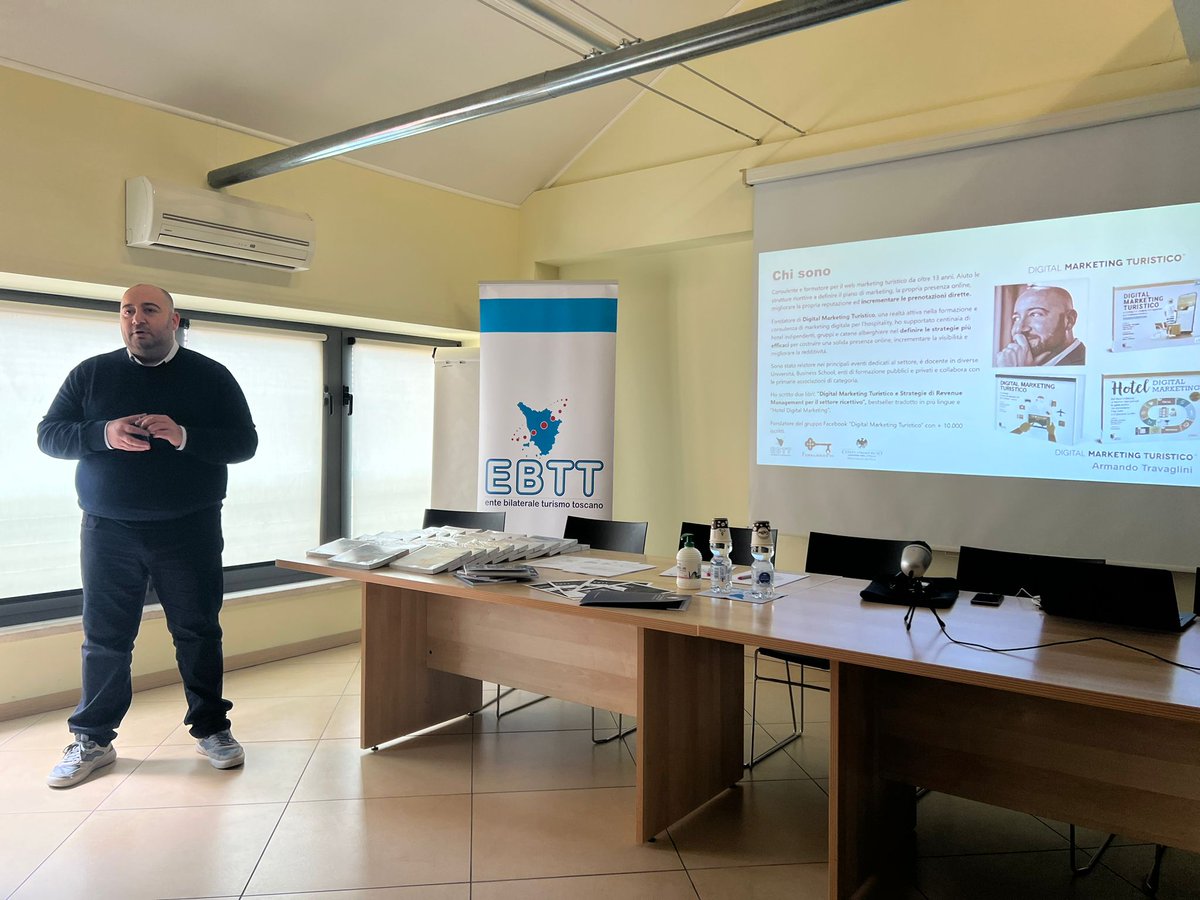 EBTToscano's tweet photo. Proseguono i nostri corsi gratuiti, a #pisa si parla di Digital Marketing Turistico con @DigitalMarkTu 
Non perdere i prossimi appuntamenti, vai sul sito https://t.co/NwFjHYl21h ed iscriviti ai prossimi eventi #ebtt #lavoro #formazione #turismo #Toscana https://t.co/c5q8Wu3St2