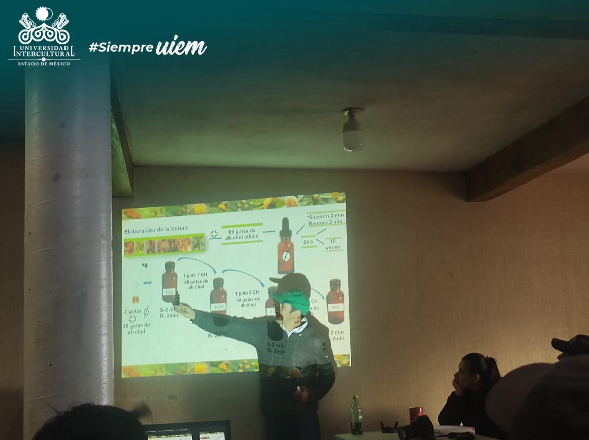 UIEMOficial's tweet photo. El Mtro. Ildefonso Ronquilllo, docente #DesarrolloSustentable🌱, impartió el curso de agrohomeopatía para el manejo de plagas y enfermedades a técnicos de Sembrando Vida de la Región Rayón-Pantepec-Bochil y a estudiantes de #DesarrolloSustentable 🌿y de la MGRIS🍀🔬 #OrgulloUIEM https://t.co/KbOiKFcKy7