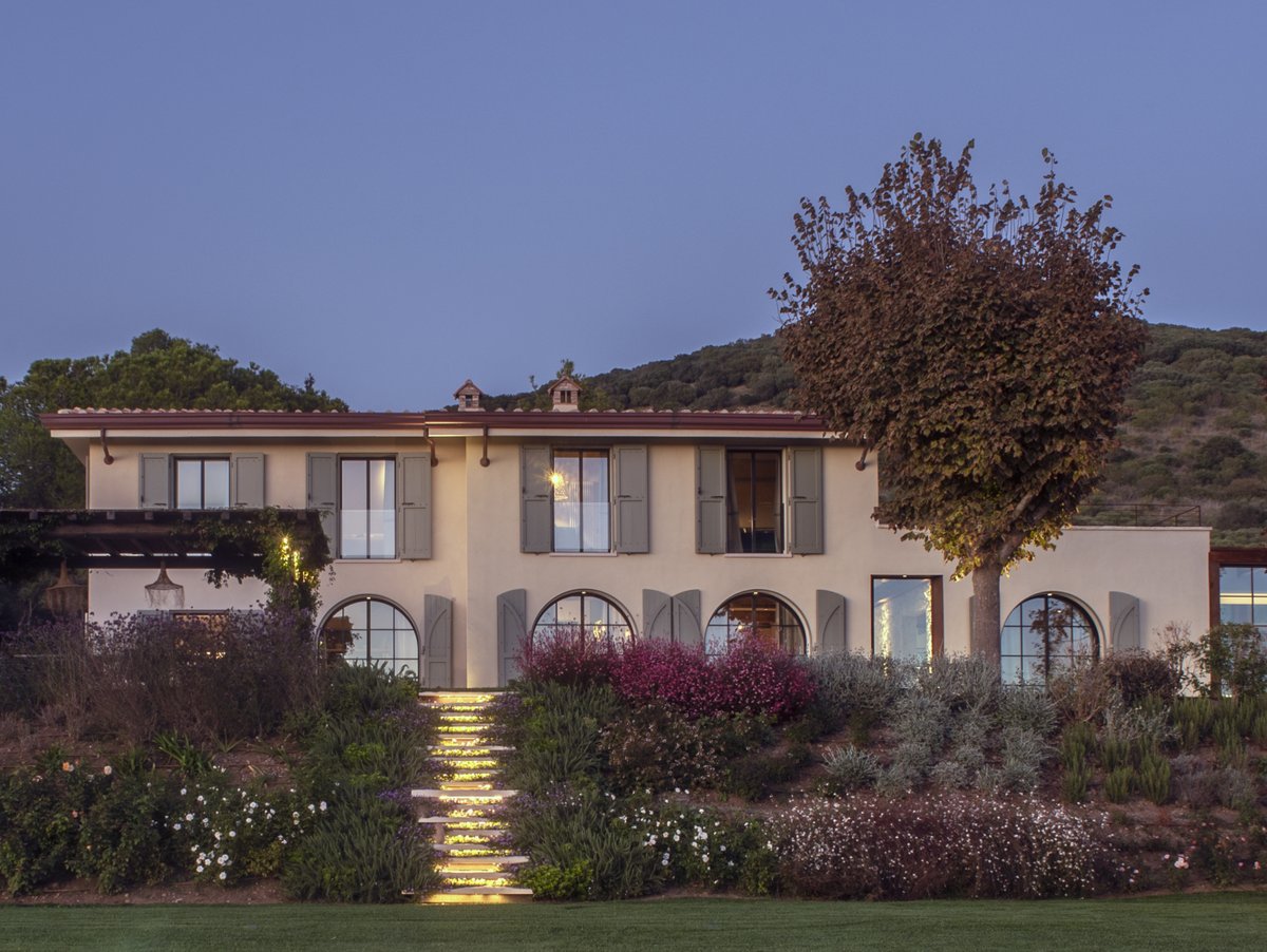 iGuzzini (@iguzzini) on Twitter photo "The window on nature" is the project curated by Interior Designer Stefania Grippo for a farmhouse in the Maremma. The lighting scenarios created with iGuzzini luminaires emphasise the architecture, creating unusual settings.
Designer and Interior: S. Grippo
Ph: <a href="/marinellamp8/">marinella paolini</a> "The window on nature" is the project curated by Interior Designer Stefania Grippo for a farmhouse in the Maremma. The lighting scenarios created with iGuzzini luminaires emphasise the architecture, creating unusual settings.
Designer and Interior: S. Grippo
Ph: <a href="/marinellamp8/">marinella paolini</a>