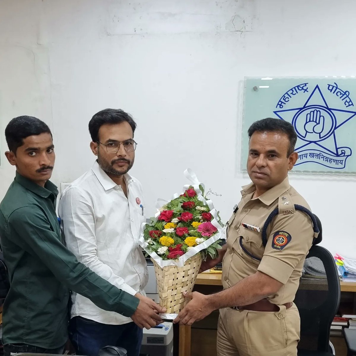PDSHINDE99's tweet photo. नांदेड दि.२१/०३/२३.
नांदेड जिल्हा कर्तव्यदक्ष पोलीस अधीक्षक (SP, Nanded) मा.श्रीकृष्ण कोकाटे साहेब यांची जिल्हा अधीक्षक कार्यालयात मध्ये सदिच्छा भेट घेतली.
 #नांदेड #पोलिसअधीक्षक #spnanded #spofficenande #महाराष्ट्र_पोलीस https://t.co/kTx0OKtiGD