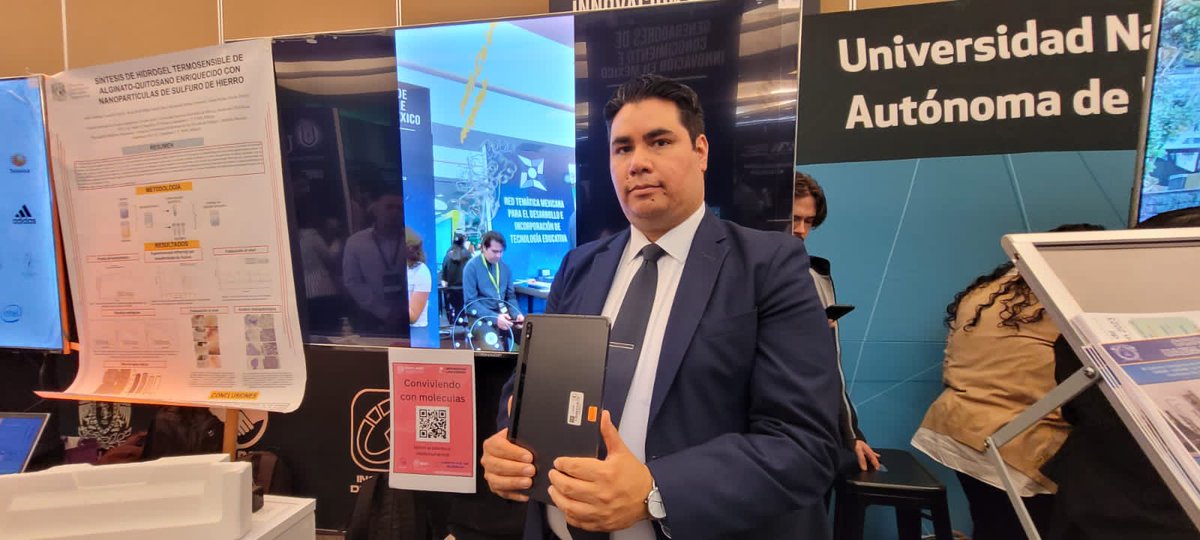 iquimicaunam's tweet photo. ¿Se puede usar realidad aumentada para la investigación? El Dr. Daniel Finkelstein @D_Fink_Shap  del IQ sabe que sí, gracias al uso de tecnologías como @Spheroid_io tal como lo mostró en la exhibición de patentes organizada por @RedOTTMx
Más información: https://t.co/KgQJajburu https://t.co/lwRN50yYBz