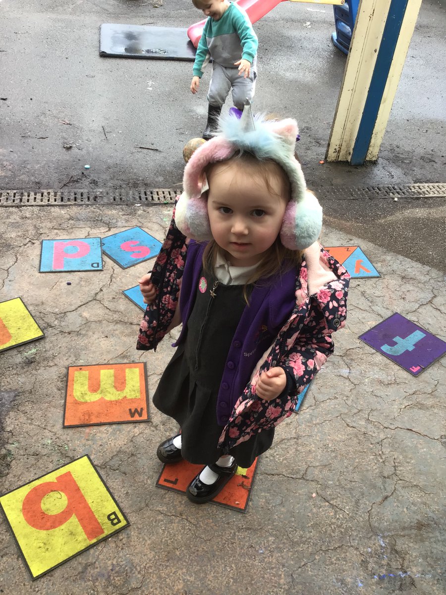 SpringwellEYFS's tweet image. Nursery have been working hard to recognise their names in different ways. Some of our children were playing in the garden and spotted the first letter/sound of their name. Well done Nursery! 🔤✨ @Springwellpark_ #NameRecognition #EYFS #Reading