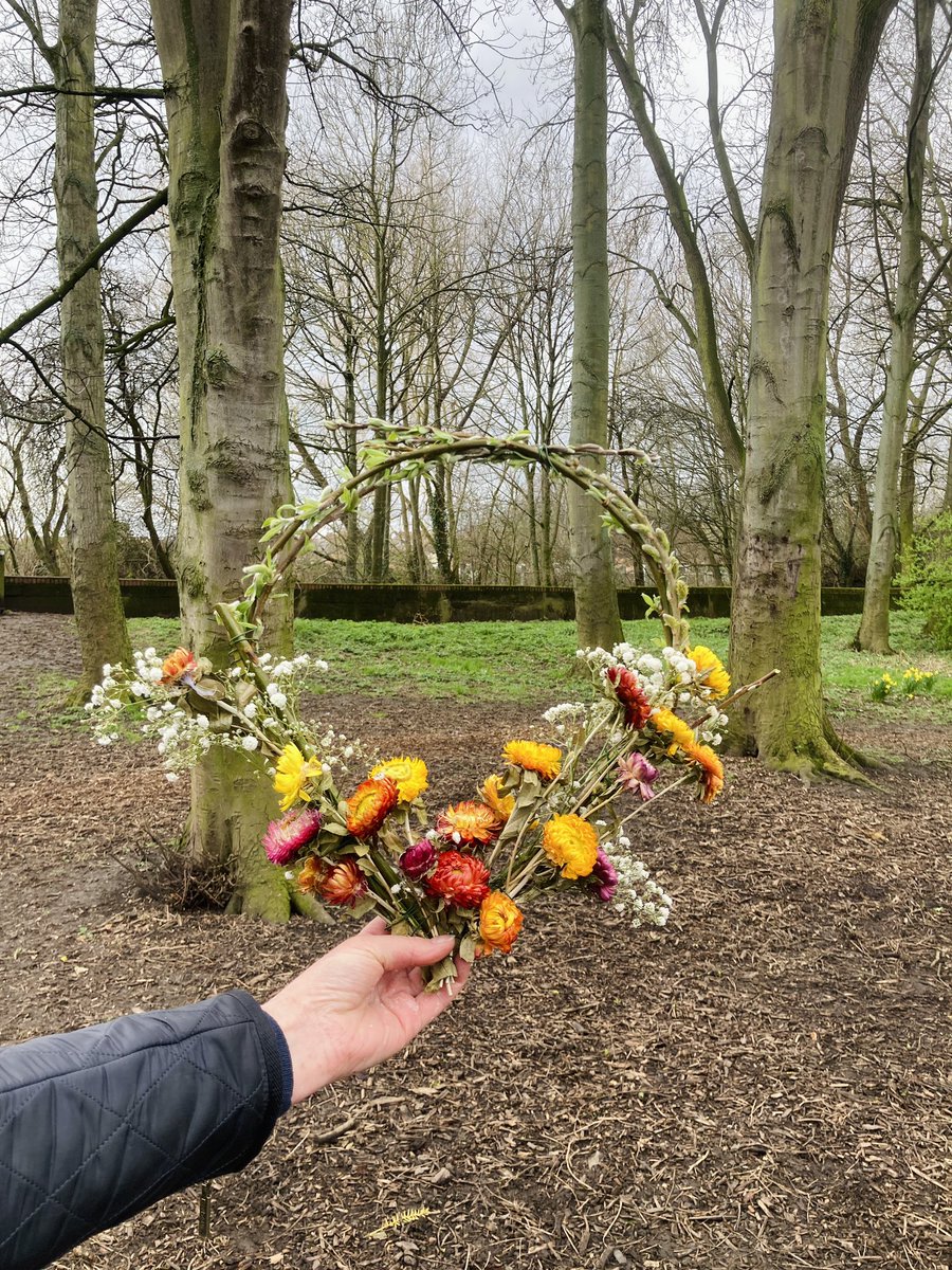 Fr_RowntreePark's tweet photo. Beautiful morning celebrating the Spring Equinox/Ostara - nature crafts, mindfulness and foraging. Run by our charity manager (@Catkinandco ). Look out for the next seasonal shift event! 
#ostara #springequinox #yorklife https://t.co/rarsjsBQzs