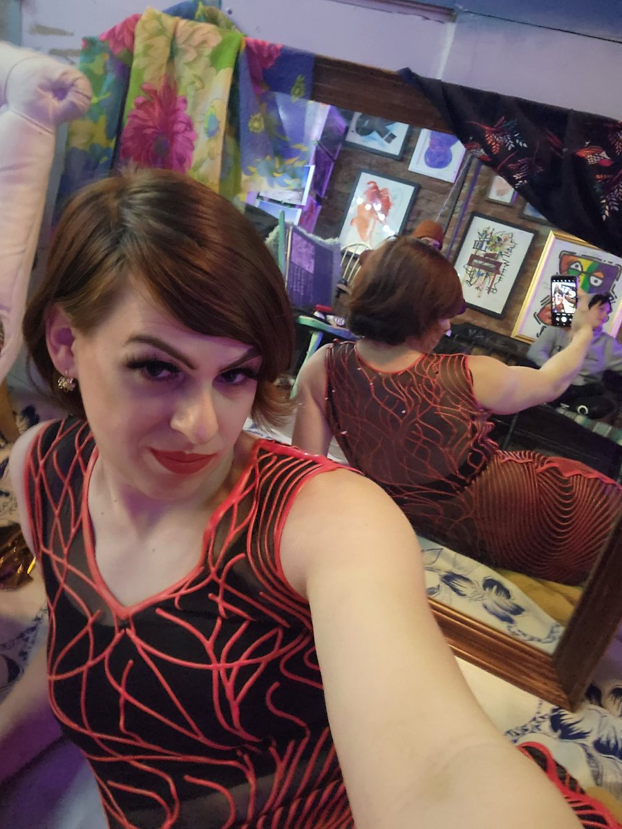 Noelle_trans's tweet photo. A few of my shots from last night's sketch night. 🥰🥰
.
#model #modeling #sketchmodel #sketchnight #latex #latexmodel #latexdress https://t.co/Z9J60C53gb